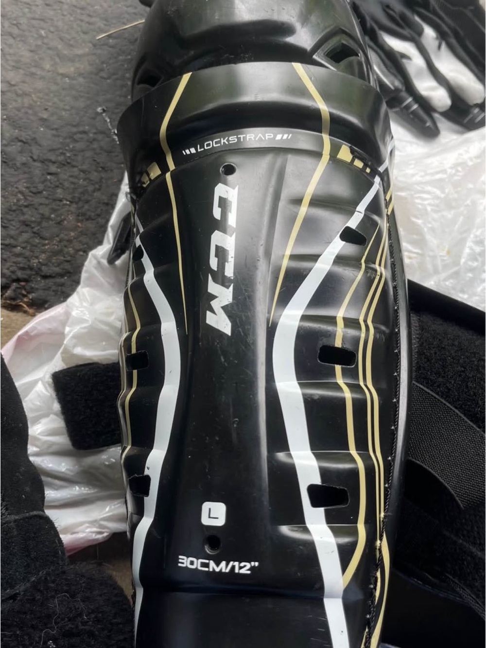 Ccm youth hockey shin guards 12” 4’8-5’0